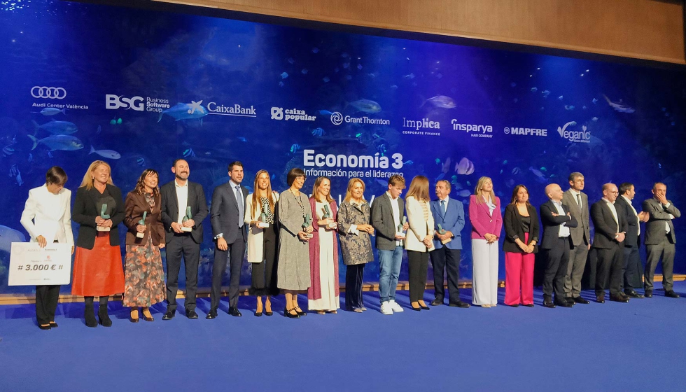 Foto de familia de los premiados
