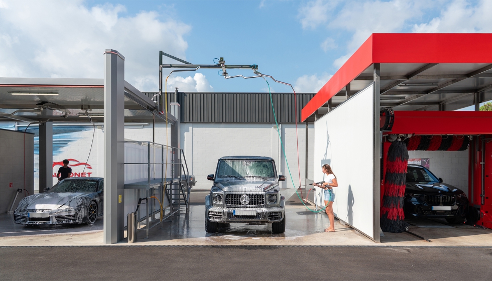 AutoNet d�Aro dispone de una pista WashMaster, la soluci�n de WashTec para aprovechar superficies abiertas para el autolavado...