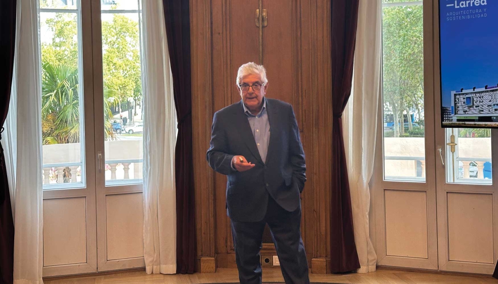 El arquitecto Csar Ruiz-Larrea durante su intervencin