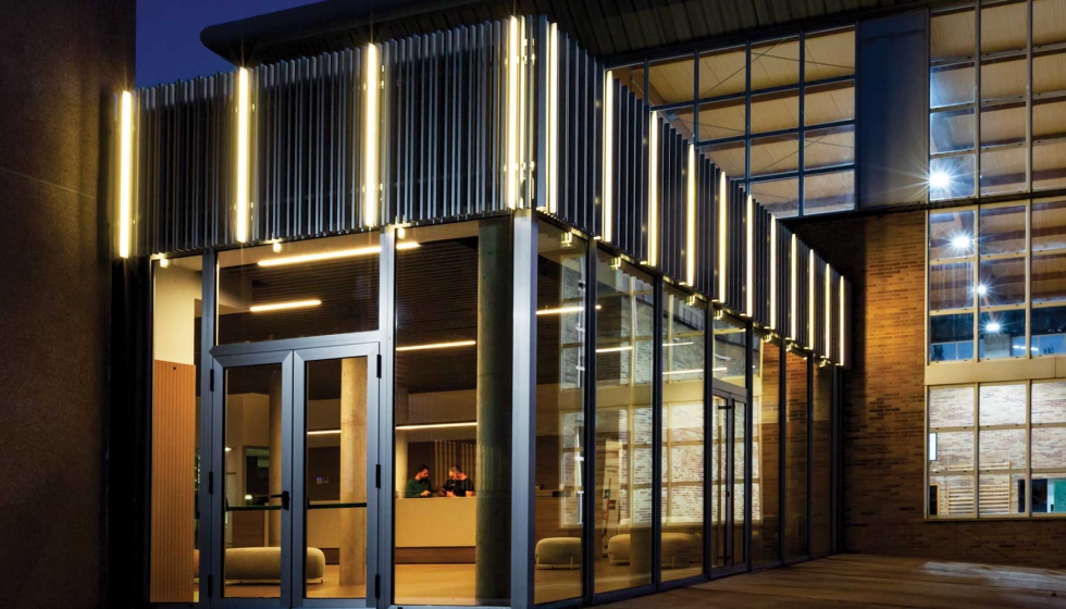 Con 1.300 estudiantes y 150 docentes, el instituto se proyecta como modelo de referencia en innovacin, sostenibilidad y diseo educativo...