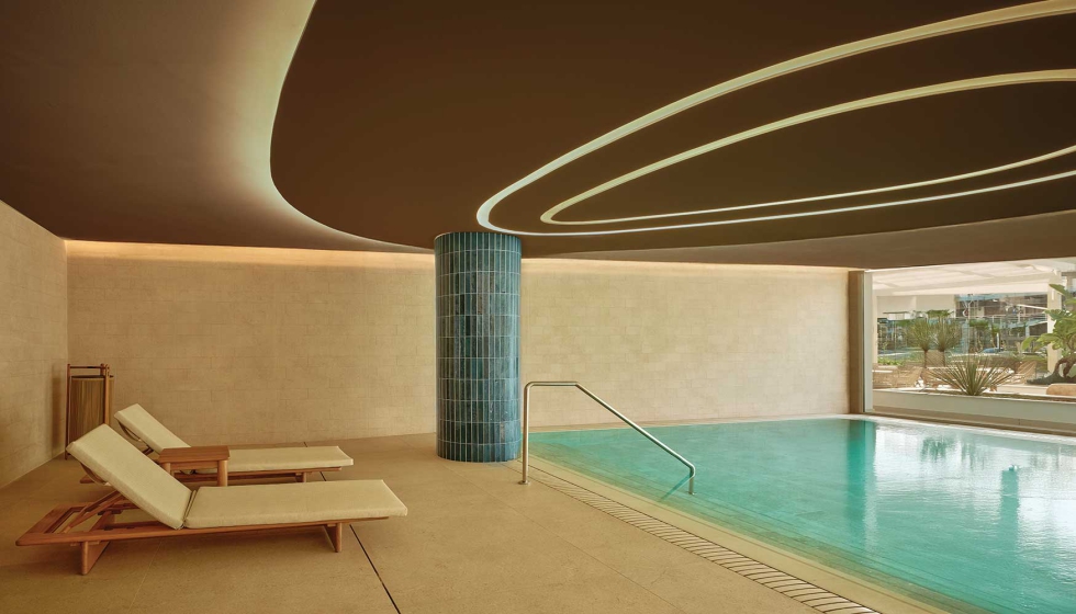 La zona de spa crea un ambiente ntimo y envolvente...