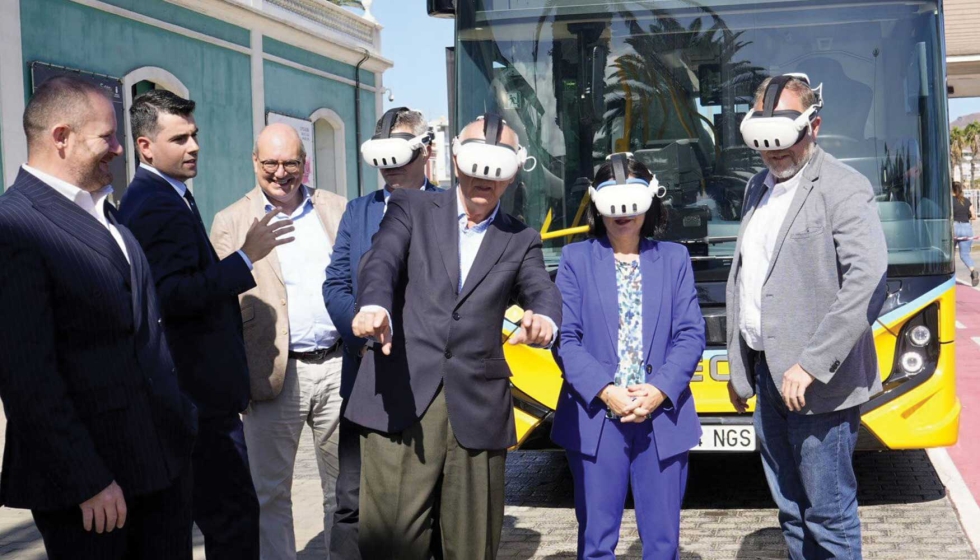 El acto de entrega celebrado en Las Palmas de Gran Canaria cont con la presencia del concejal Delgado de Movilidad y presidente de Guaguas...