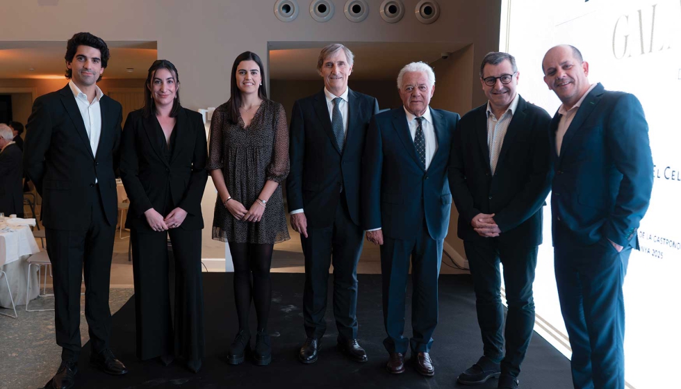 Javier Pags, presidente de la DO Cava, con los premiados en 2025