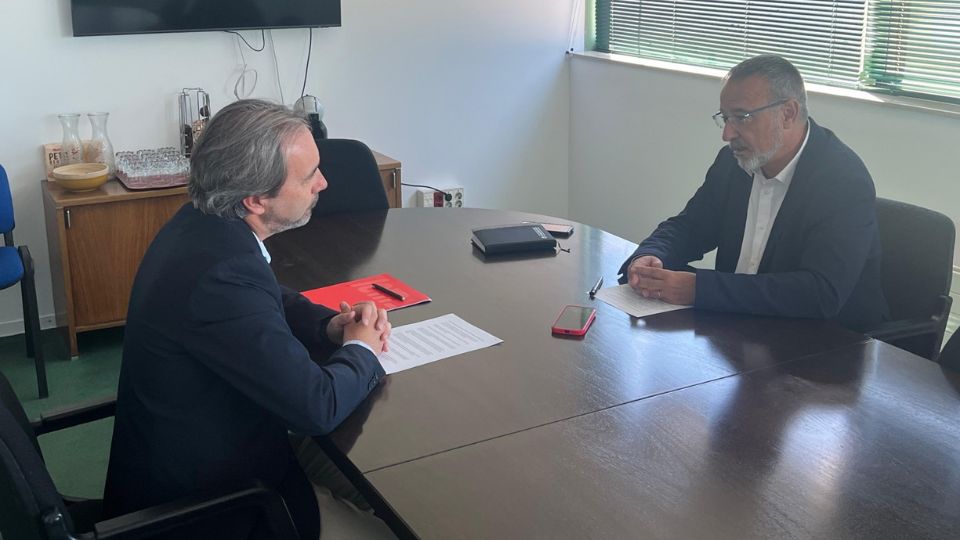 Ignacio Sanz, diretor da rea de construo e Infraestruturas nas instalaes da Interempresas. Entrevistado por David Muoz...