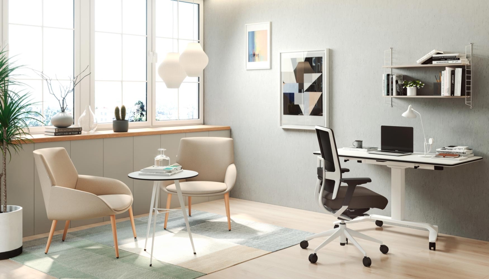 Diseada por Alegre Design, Noom se caracteriza por una geometra suave y envolvente, fruto de un preciso trabajo de patronaje y costuras en 3D...