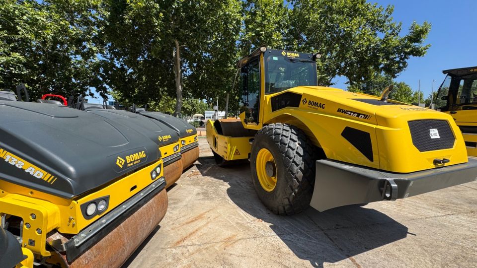 As locadoras continuam a ter um peso muito importante na carteira de clientes da Bomag Ibrica, especialmente na gama leve e na compactao de solos...