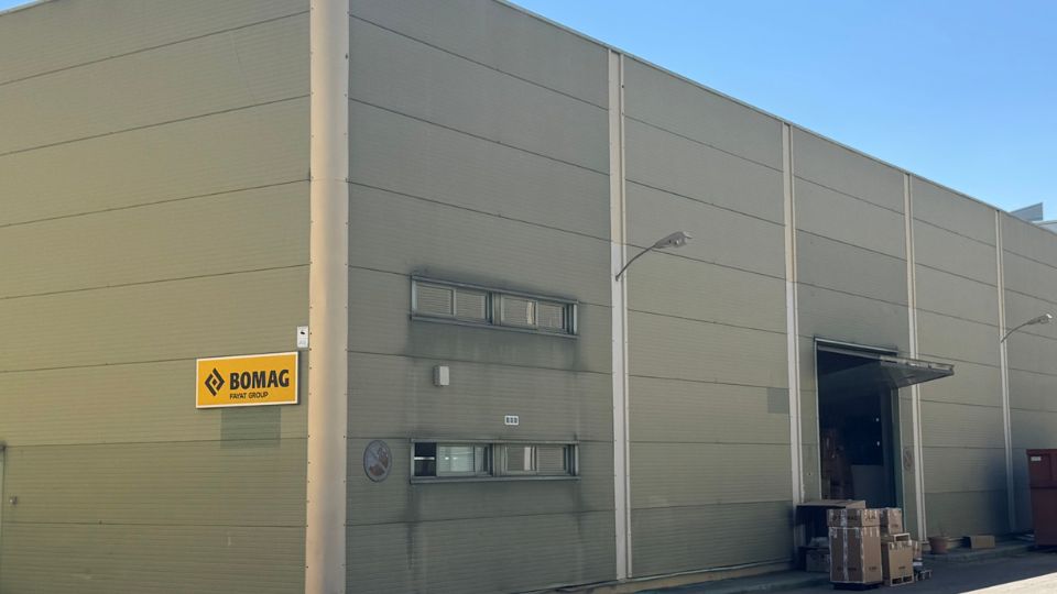 A Bomag Ibrica tem no seu armazm de Madrid um inventrio de peas sobressalentes de cerca de 600 000 euros