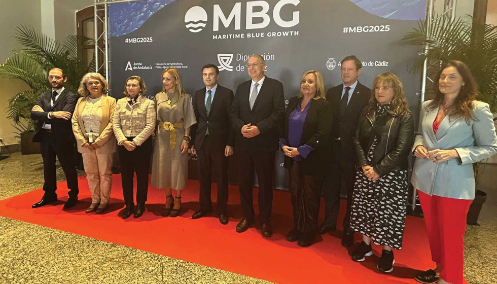 En el centro, el comisario europeo de Pesca y Ocanos, Costas Kadis, en su visita institucional a Cdiz