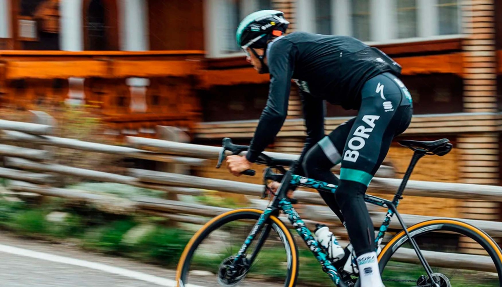 En el Tour de Francia de 2025, seis de los diez mejores ciclistas montaron en sillines fabricados con la tecnologa de Carbon...