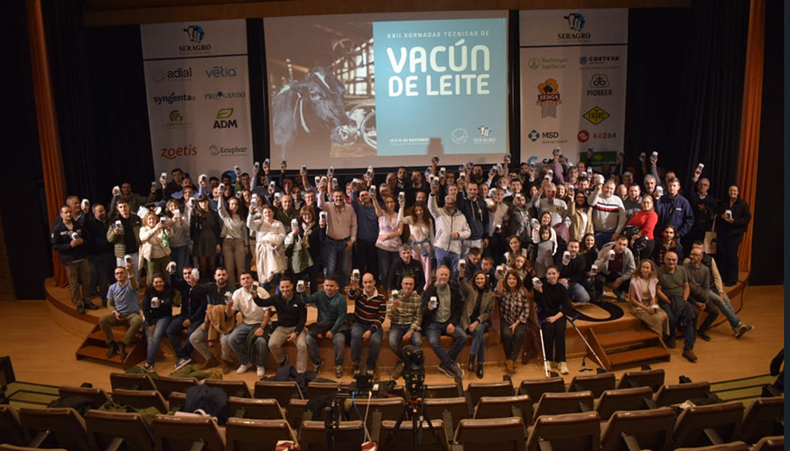 Tradicional brindis de leche en la clausura de las XXII Jornadas Tcnicas de Seragro