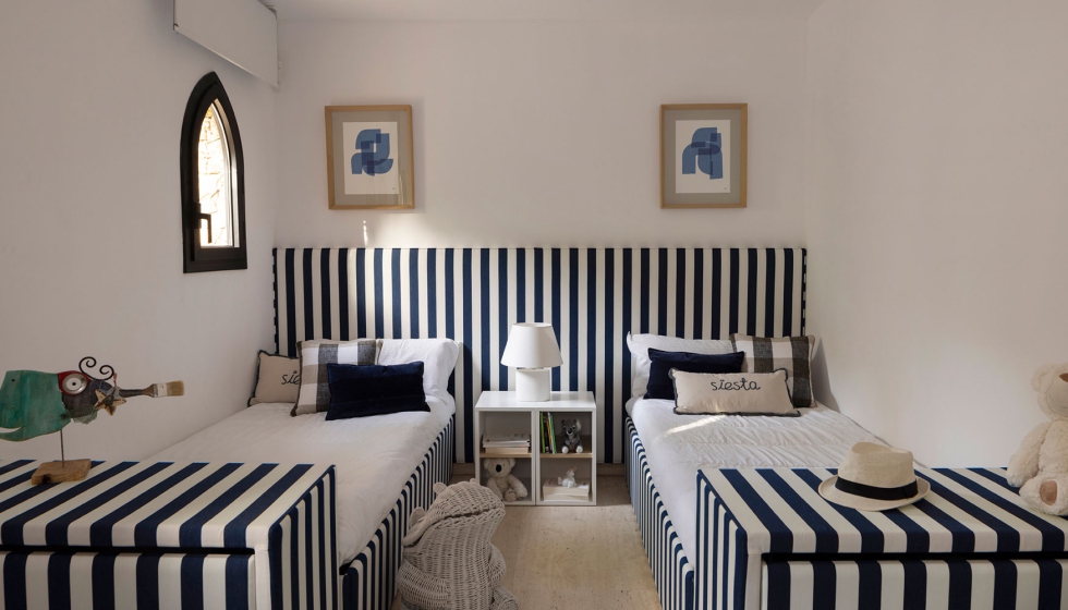 Detalle de la habitaci�n infantil con aires mediterr�neos