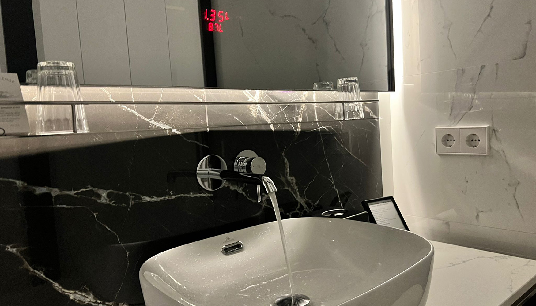 Los dispositivos permiten monitorizar en tiempo real el consumo por estancia...