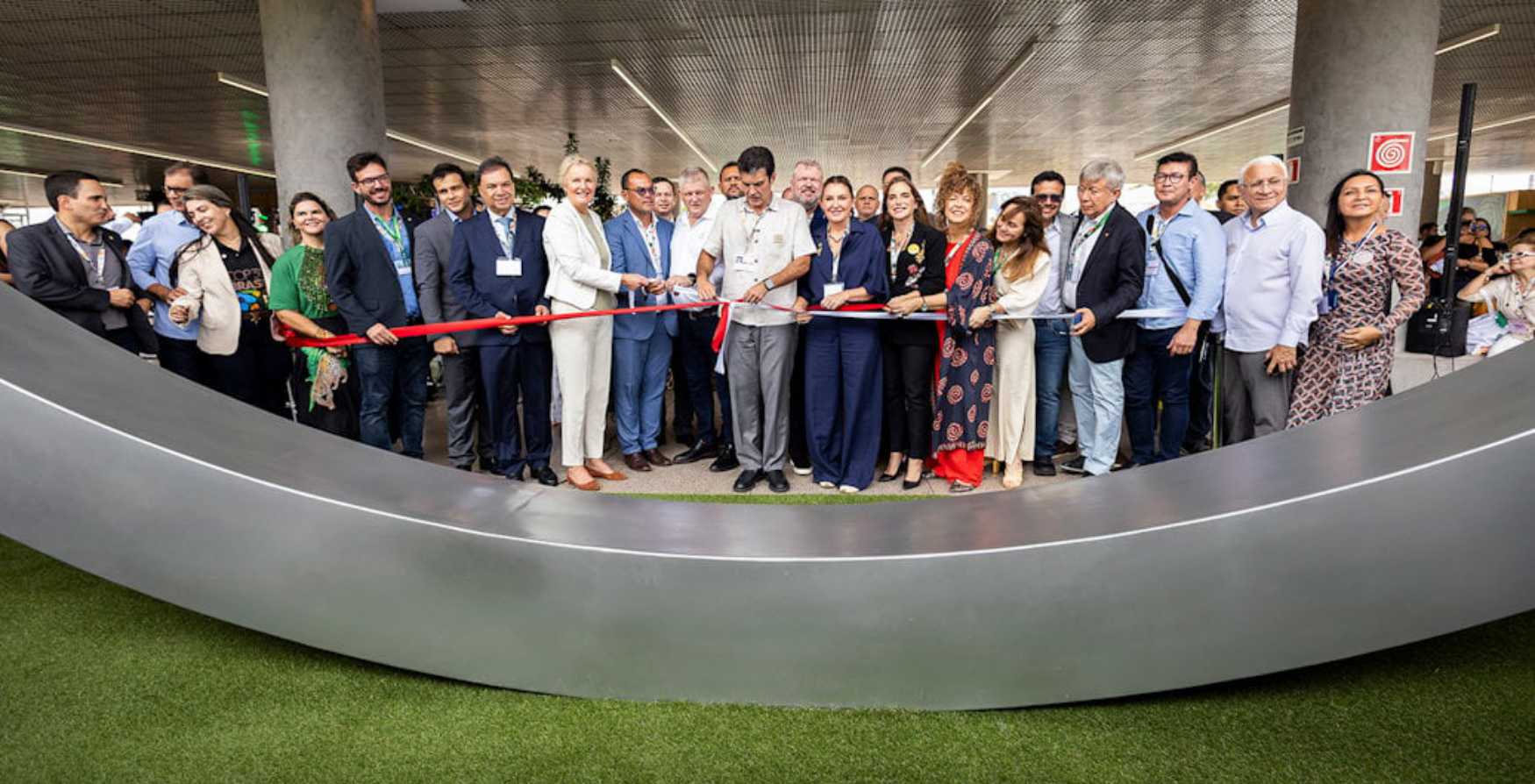 A cerimnia de inaugurao do Banco da Paz contou com a presena da diretora do Centro Nobel da Paz, Kjersti Flgstad...