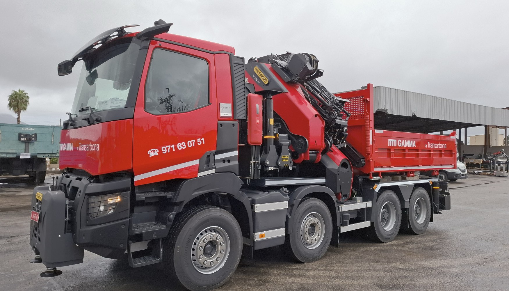 La gra est montada sobre Renault K R8x4 Medium 13L E6