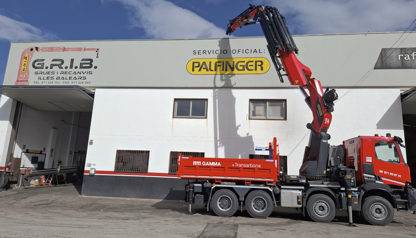 El carrozado lo ha realizado GRIB, concesionario oficial Palfinger