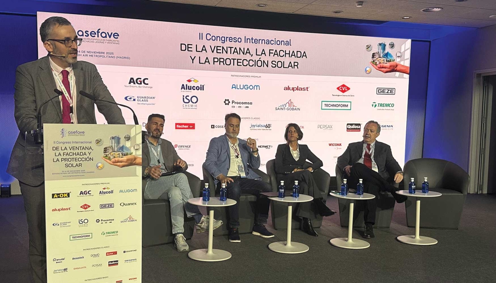 Las nuevas regulaciones normativas, como el RPC o el Pasaporte Digital de Producto fueron tratados en diferentes ponencias y mesas redondas...