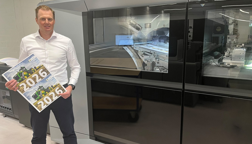 Michel Kl�y, subdirector general y socio de Rubmedia, frente a la Jetfire 50 de HEIDELBERG en la nueva sede de la empresa cerca de Berna...