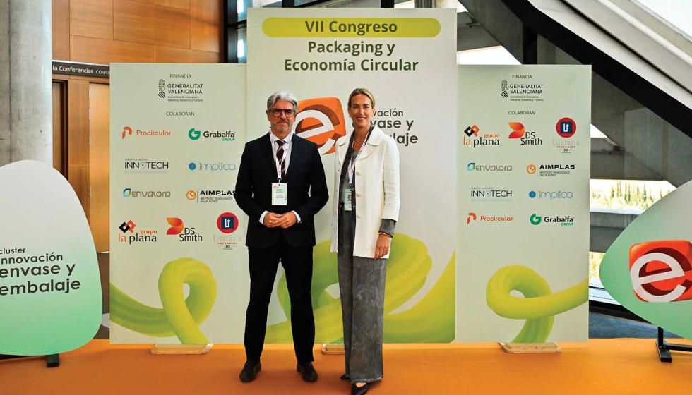 Felipe Carrasco, secretrio regional da Indstria, Comrcio e Consumo, e Amaya Fernndez, presidente do Cluster