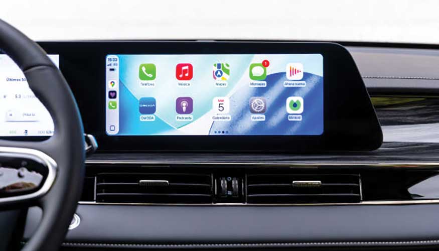 La doble pantalla de 12,3 pulgadas integra instrumentacin y sistema multimedia en un nico mdulo panormico orientado al conductor...