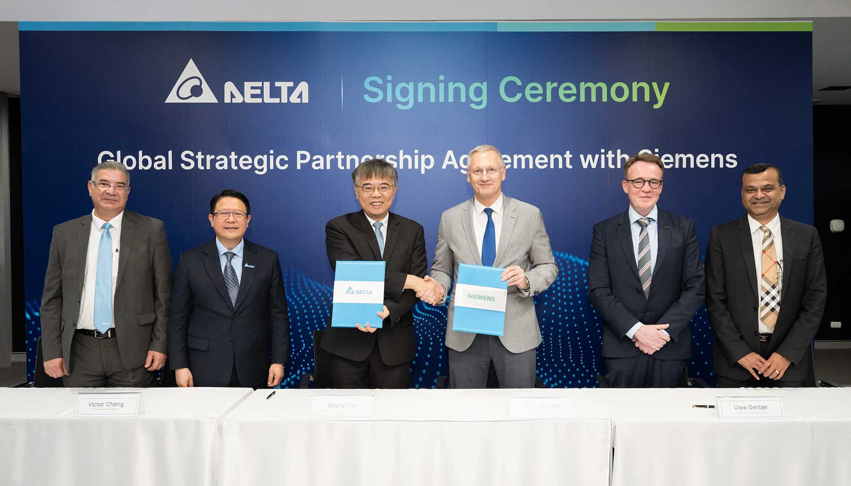 Ceremonia de la firma de una alianza global entre Delta y Siemens Smart Infrastructure