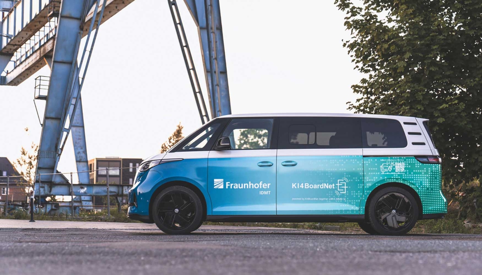 Los micrfonos de alta calidad incorporados en el exterior del vehculo y conectados a su sistema elctrico...