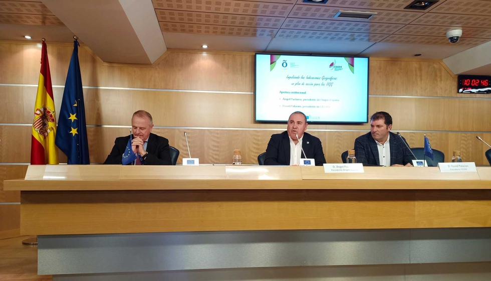 Representantes de las denominaciones de origen vitivincolas y agroalimentarias acudieron en su reunin con el director general adjunto de la...