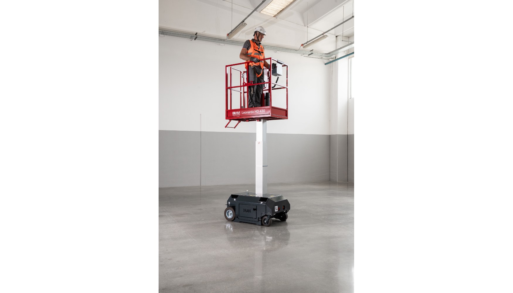 La nueva Leonardo HD 430 alcanza una altura en cesta de 4,3 m y una altura de trabajo de 6,3 m