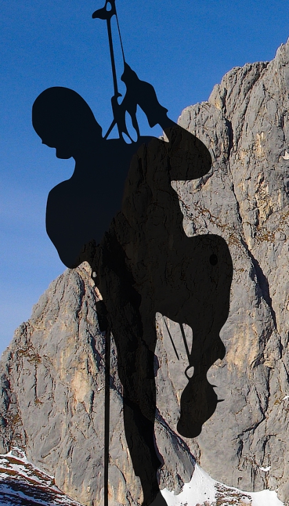 En los EPI contra cadas de altura /alpinismo y escalada se actualizan los criterios de resistencia mecnica y durabilidad...