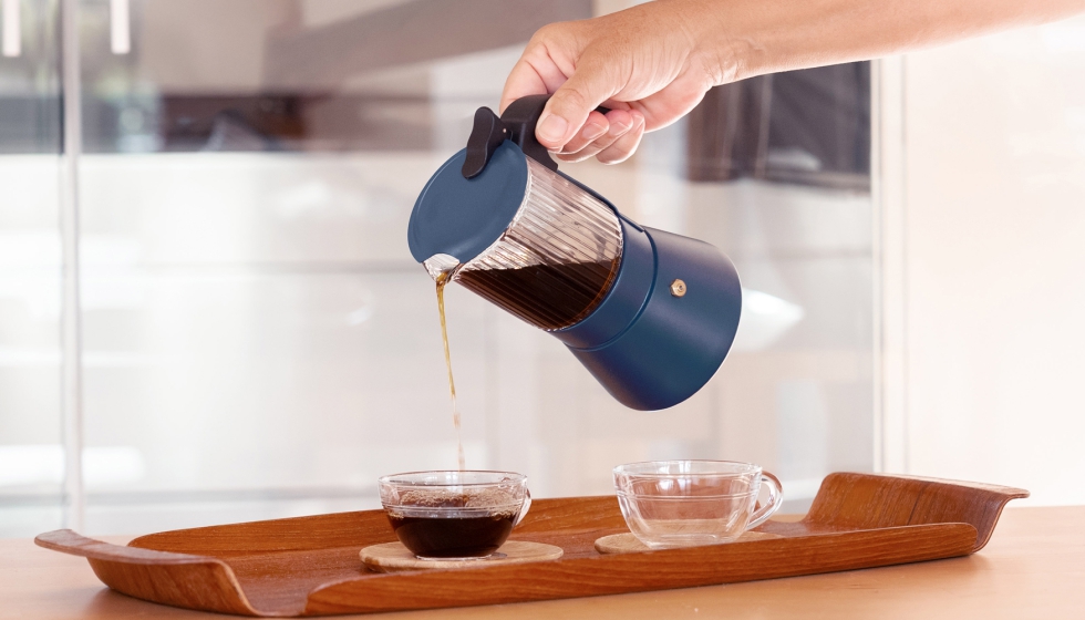 El diseo estriado del cuerpo de vidrio introduce un elemento visual que acompaa el proceso de extraccin y aporta identidad a la pieza...