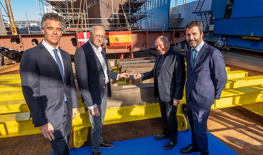 Celebracin de la puesta de quilla del 'Dana V'