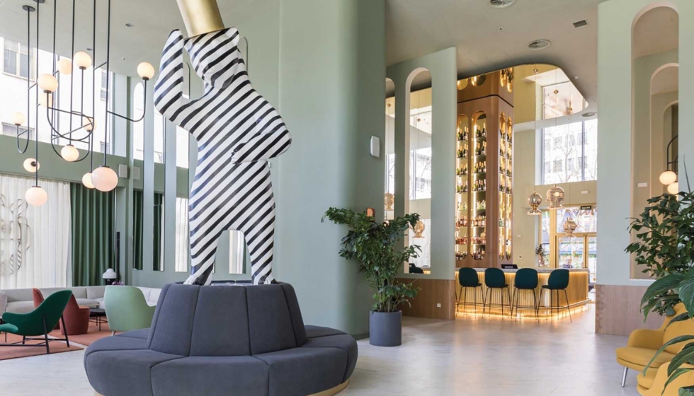 Hall del Hotel Barcel� Torre Madrid...