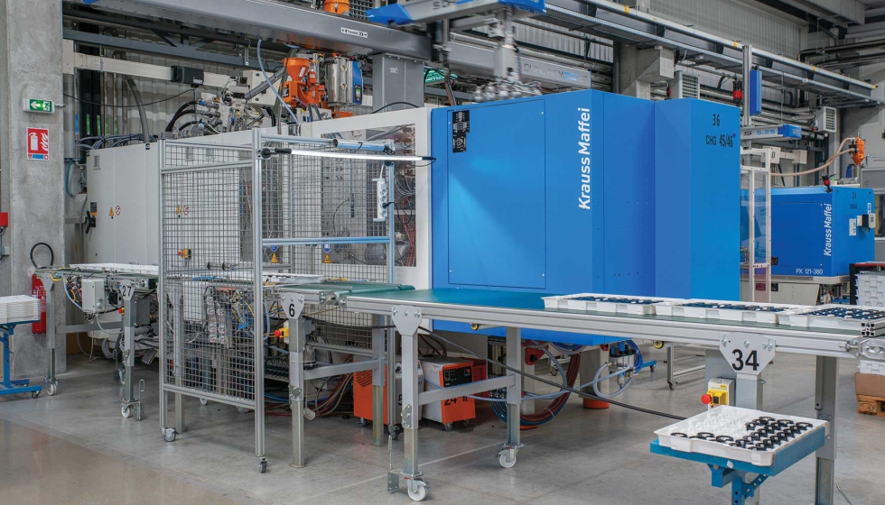 La CXZ 250/1000-750 Multinject combina precisin y flexibilidad, y permite el moldeo 2K tipo sandwich y el uso de la tecnologa de index plate...