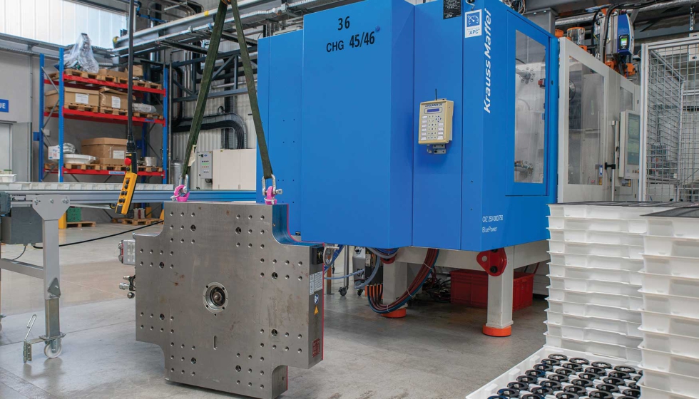 La CXZ 250/1000-750 Multinject incorpora una placa sandwich que posibilita inyectar una capa interna de material reciclado recubierta por material...