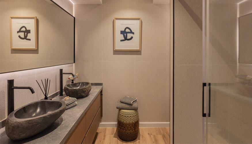 Pavimento de porcelnico imitacin madera y revestimiento, de Porcelanosa...