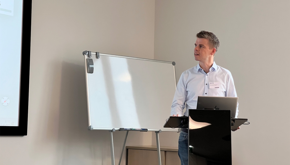 Manuel Bs, director de tecnologas emergentes de Liebherr-Werk Bischofshofen GmbH, mostr en directo el 'Liebherr Autonomous Operation...