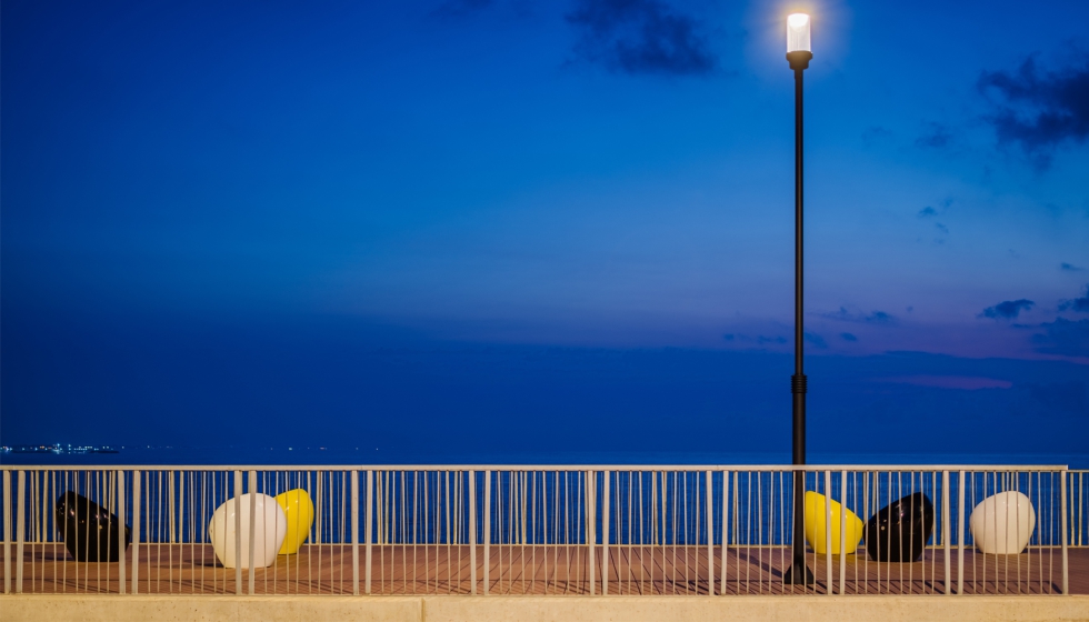 Iluminacin especfica para zonas costeras, concebida para soportar condiciones climticas agresivas