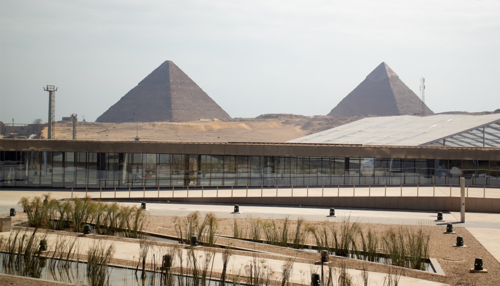 El Gran Museo Egipcio, con vistas a las Pirmides, integra ms de 30...