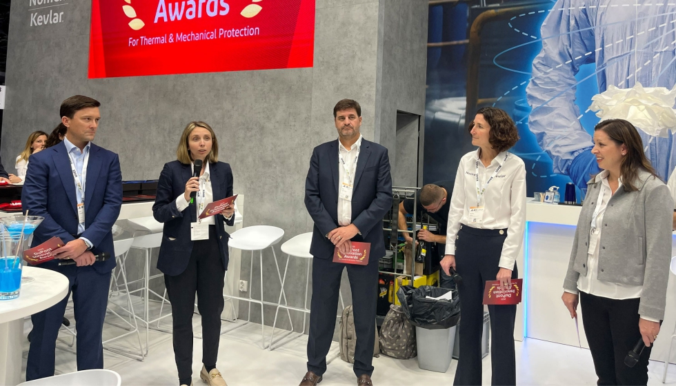 El equipo directivo global de Proteccin Personal de DuPont present a los ganadores de todas las categoras durante la ceremonia celebrada en el...