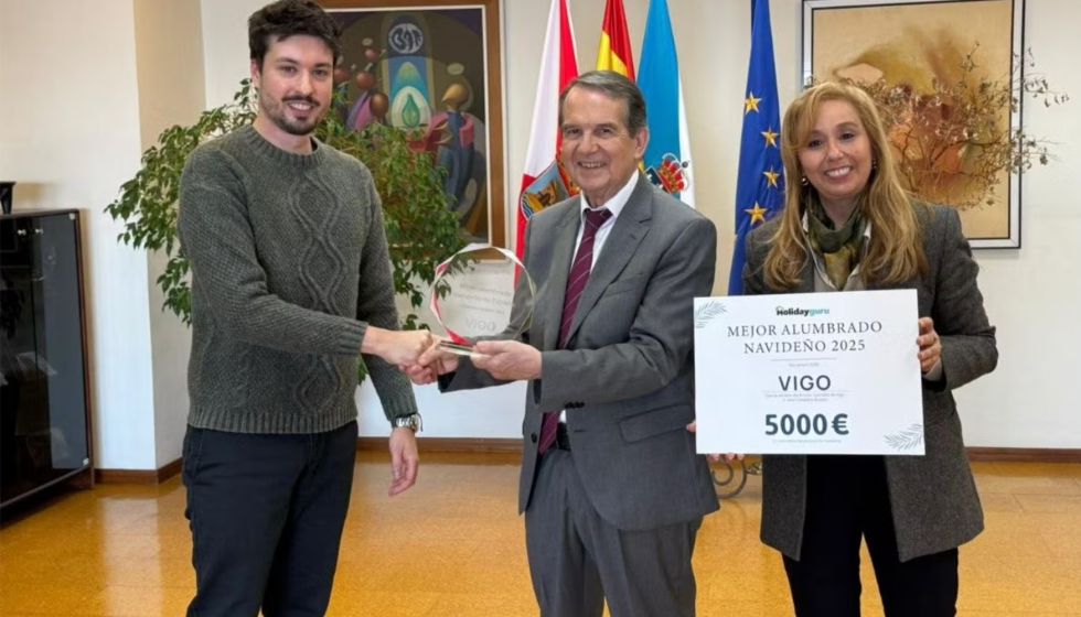 Alberto Caballero, alcalde de Vigo, con el galardn