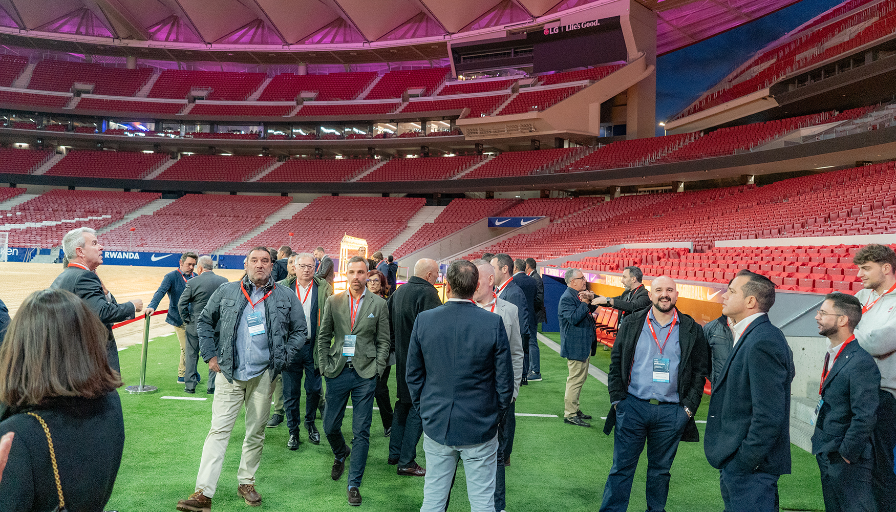 Los asistentes disfrutaron con la visita a distintas instalaciones del estadio