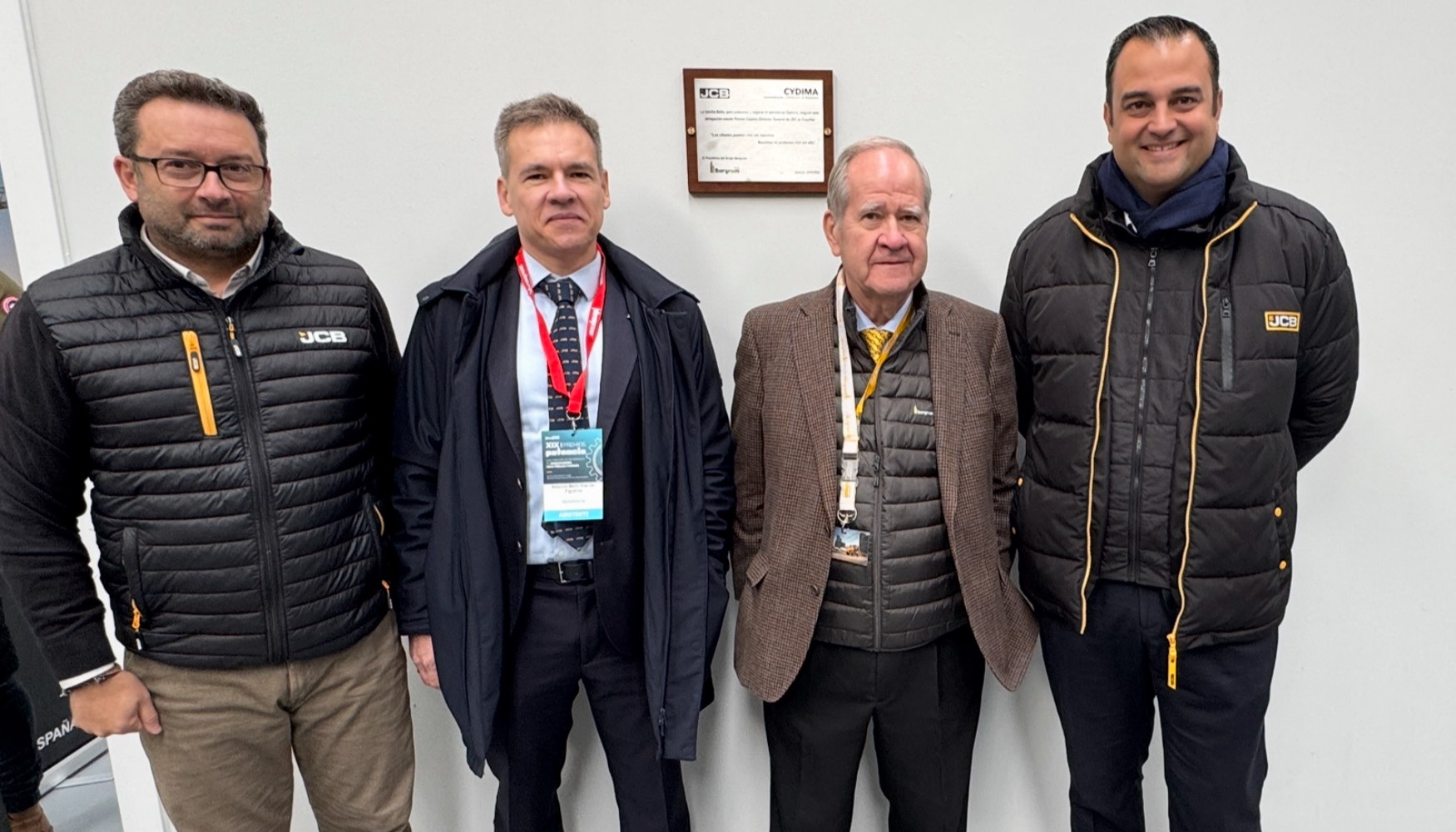 De izquierda a derecha...