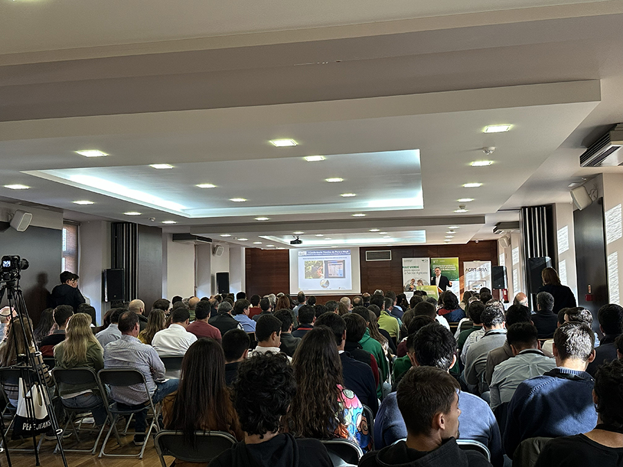 O evento organizado pela Agriterra reuniu cerca de 200 participantes...