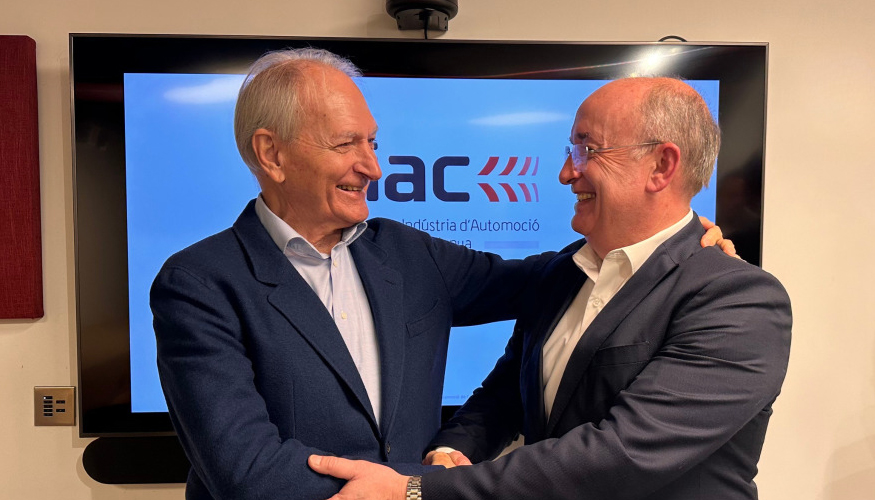 Josep Maria Vall (izq.) sustituye a Sergio Alcaraz al frente del Clster de la Indstria dAutomoci de Catalunya