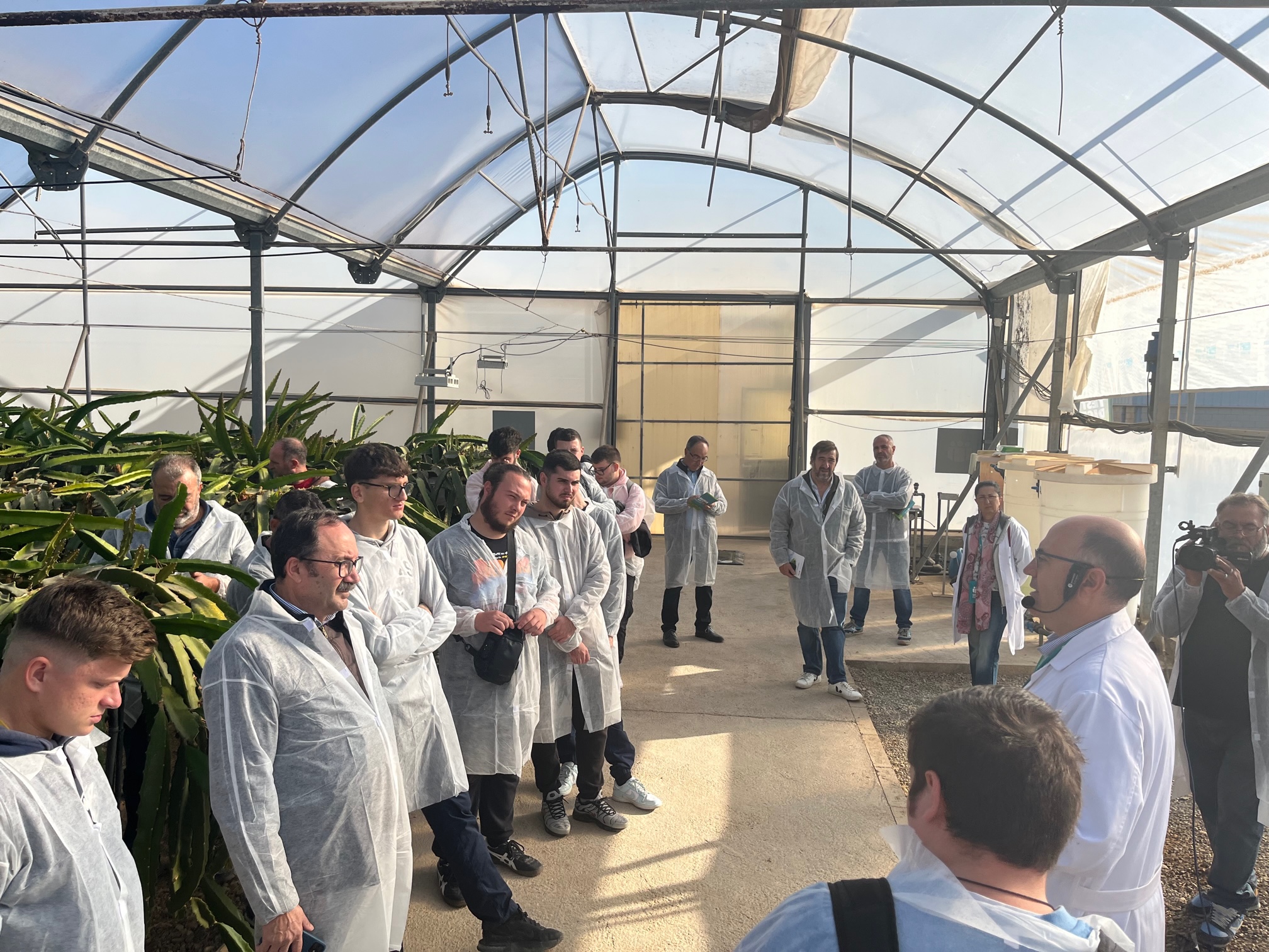 El investigador de la Estacin Experimental Cajamar 'Las Palmerillas' Juan Jos Hueso...