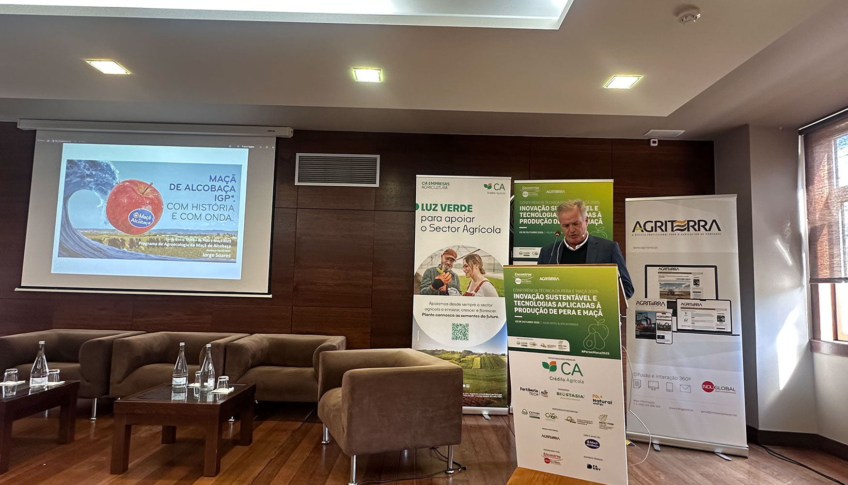 Jorge Soares, presidente da APMA, apresentou o Programa de Agroecologia da Ma de Alcobaa, que visa a transio para uma agricultura sustentvel...