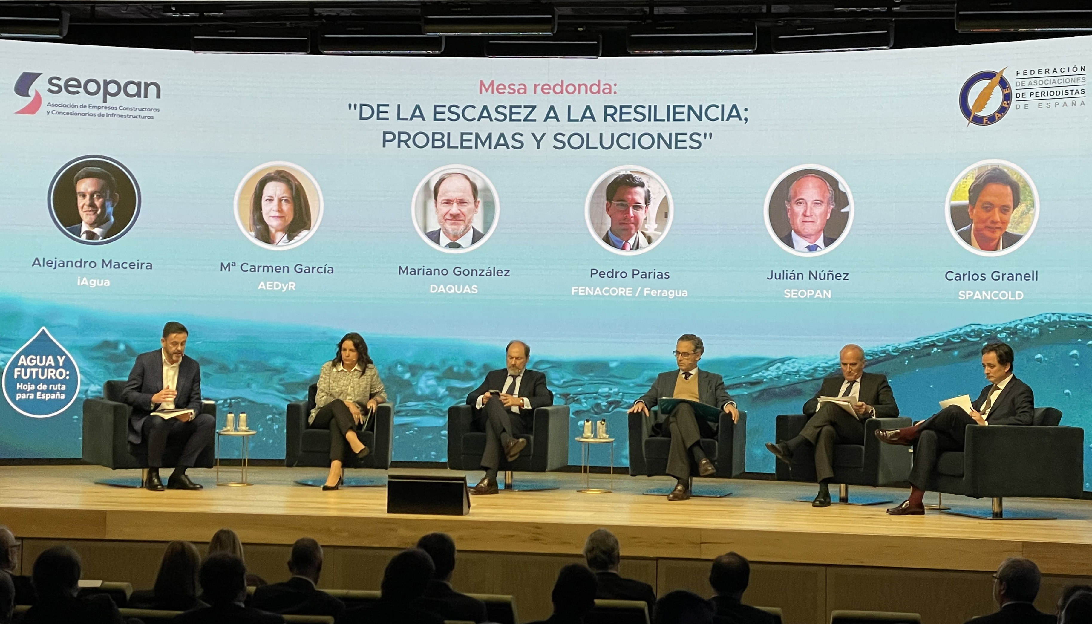 Mesa redonda con Alejando Maceira, fundador y director de iAqua; M Carmen Garca, vicepresidenta de AEDyR; Mariano Gonzlez...
