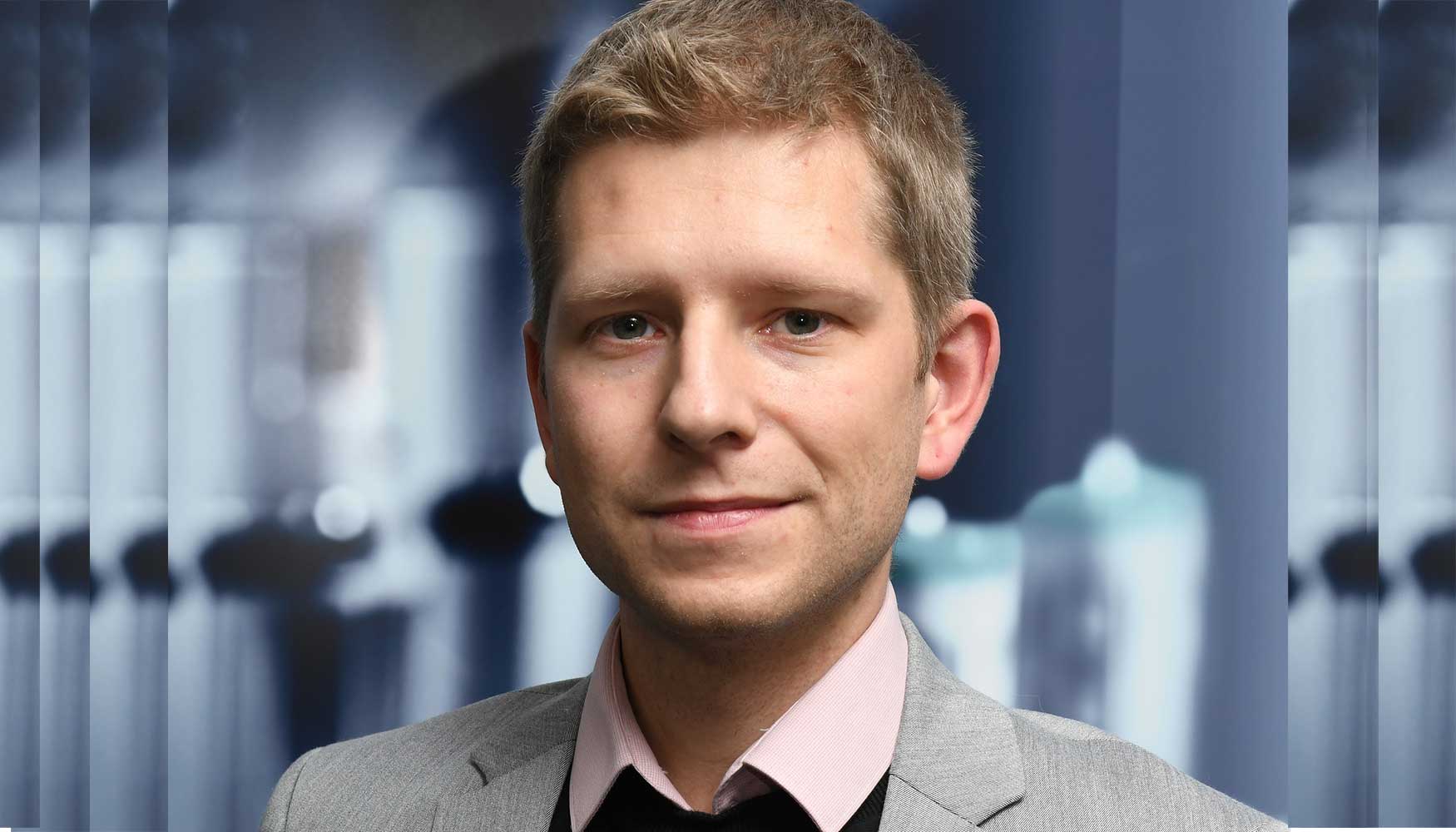 Tobias Thelemann, director de producto para componentes mecnicos e instalacin elctrica en reichelt elektronik