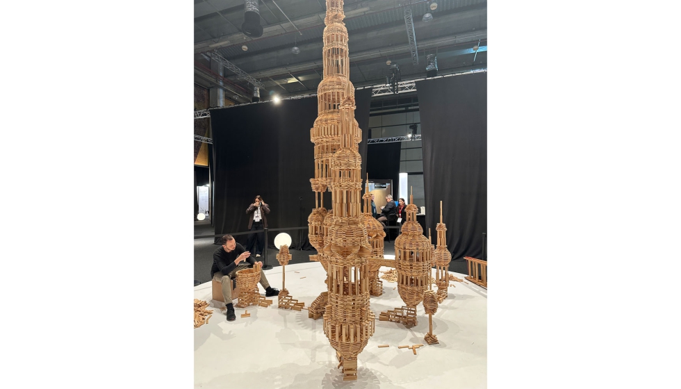 Detalle de la pieza arquitectnica Arte cuya construccin se realiz con piezas de domin durante A@W Valencia