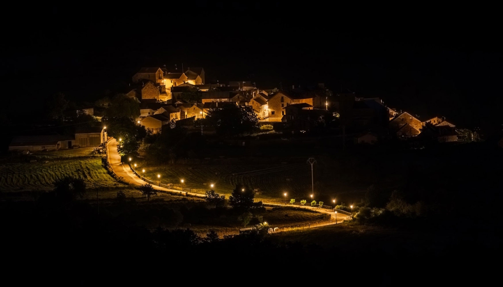 Camino de acceso a Esposa iluminado con tecnologa LED de ATP, garantizando seguridad y eficiencia energtica