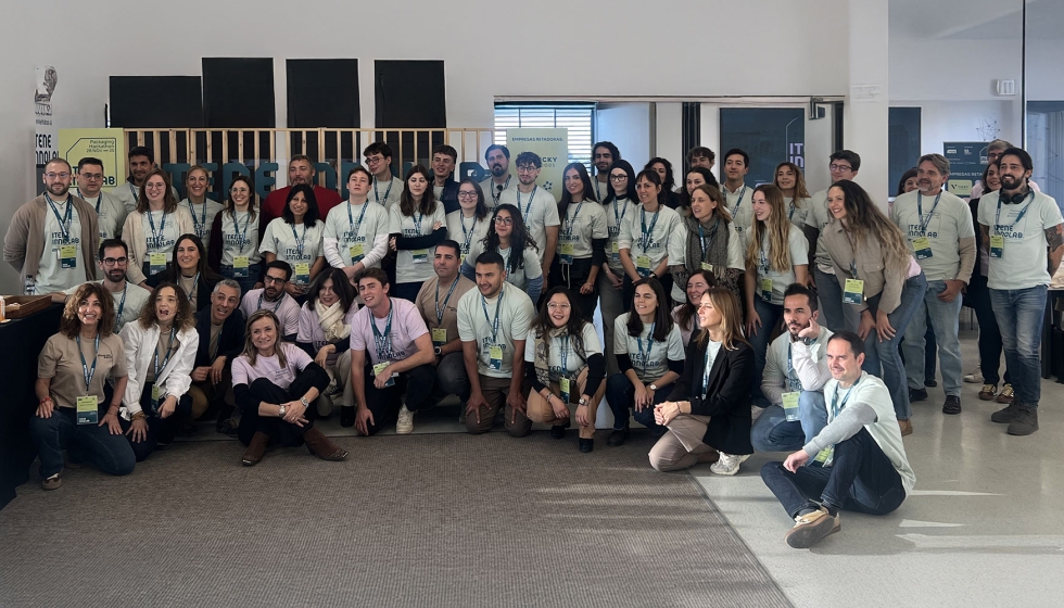 Foto grupal de todos los participantes del Packaging Hackathon de Itene